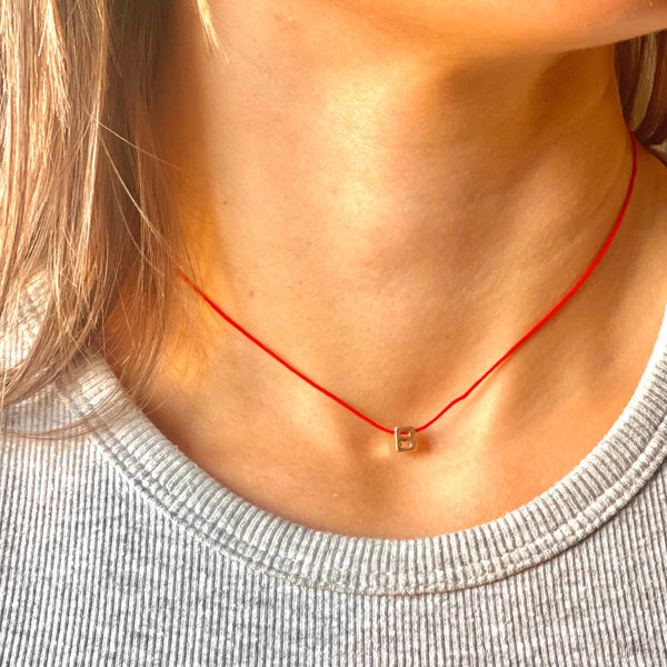 Amuleto de protección MariaBolo
Cadena hilo rojo con letra inicial 