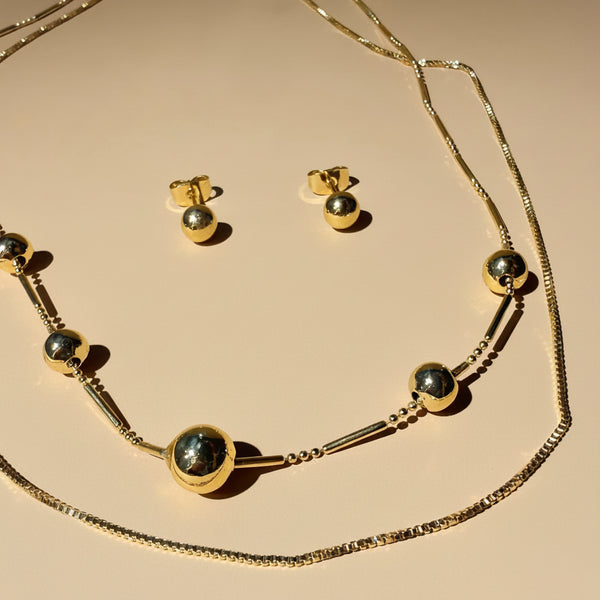 Set collar doble nivel esferas doradas y cadena delicada rodio MariaBolo con aretes topo esfera incluidos, hipoalergénico ajustable regalo especial mujer Colombia