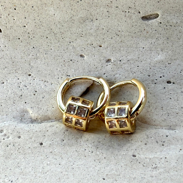 Candonga Huggies Monaco aretes de aro pequenos en rodio con dije de brillantes 