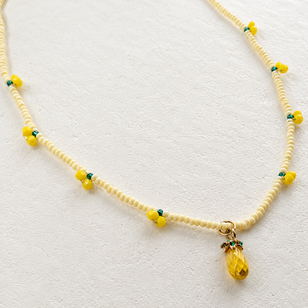 Choker Piña con Chaquira Amarilla - Diseño Único Hecho a Mano