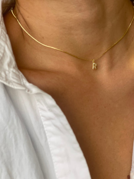 Choker cadena letra personalizada hipoalergénica con dije de 2 cm"