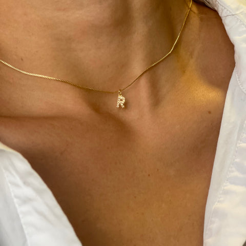  Collar choker dorado con letra inicial personalizable en rodio con circones brillantes