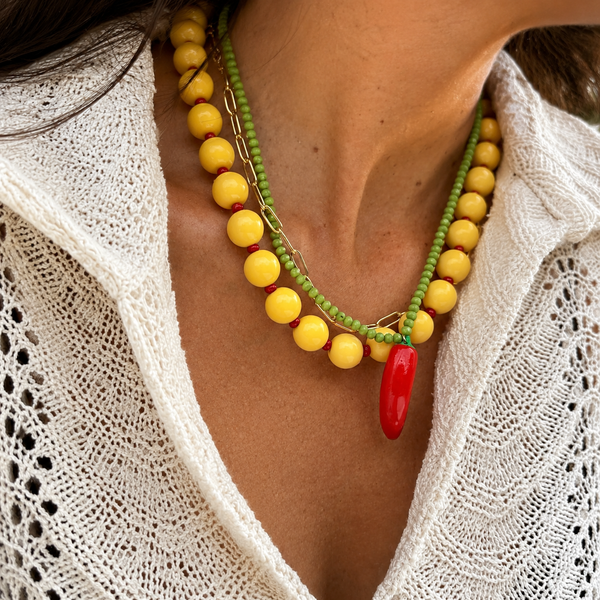 Collar para usar combinado dando una apariencia chic y llamativa a tyu estilo de vida