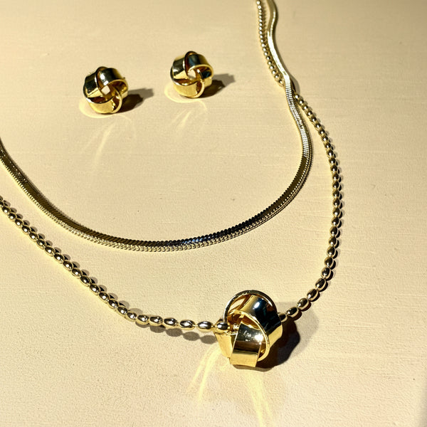 Set collar doble nivel cadena plana y balines ovalados dije nudo móvil rodio MariaBolo con aretes a juego, capa brillo hipoalergénica regalo premium mujer Colombia