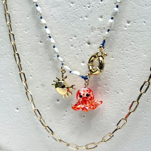 Collar Mareas perlas naturales agua dulce anudadas hilo azul MariaBolo, dije cangrejo rodio y pulpo vidrio artesanal broche flotador 50cm regalo premium mujer Colombia