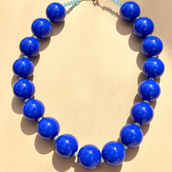 Collar de pepas azul rey 