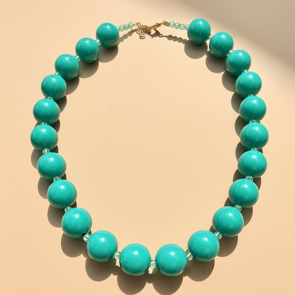 Collar mediano aguamarina llamativo y vibrante  Collar pepas medianas aguamarina vibrante, collar statement versátil azul verdoso con cierre ajustable para mujer