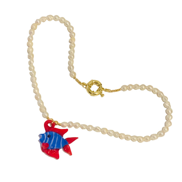 Collar de perlas de agua naturales con dije de pescado en vidrio - Hecho a mano Boche dorado  