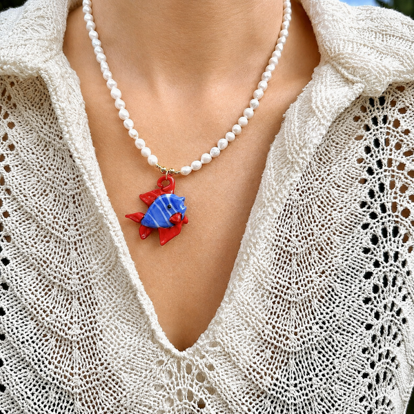 Collar hecho a mano con Perlas de cultivo y dije hecho a mano en vidrio