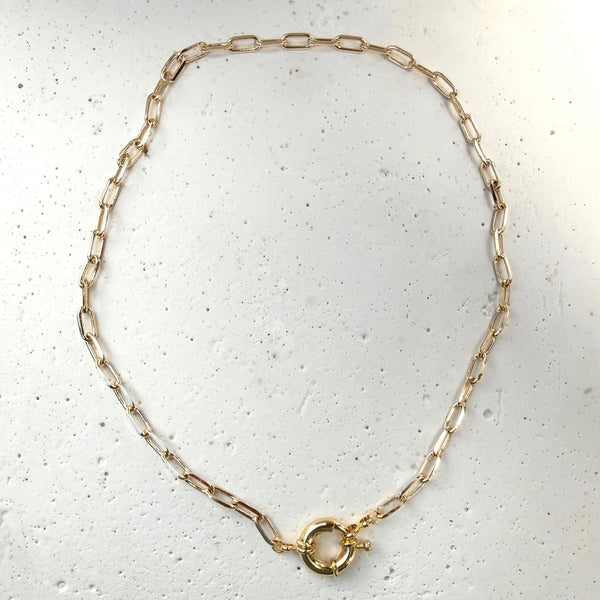 Detalle dije aro flotador liso rodio collar cadena dorada 47cm MariaBolo, aro geométrico limpio moderno movimiento elegante libre de níquel envío Colombia