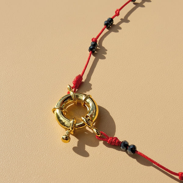 Collar hilo rojo oscuro con circones negros brillo intenso cierre flotador rodio mujer MariaBolo