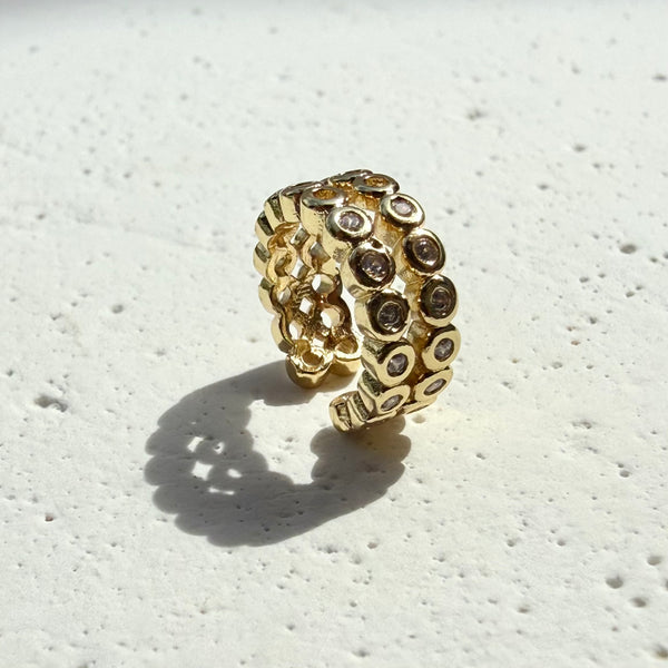 Look casual complementado con el Ear Cuff Indonesia MariaBolo