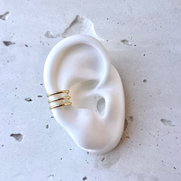 Detalle de Earcuff Praga gold - Joyería hipoalergénica para oreja