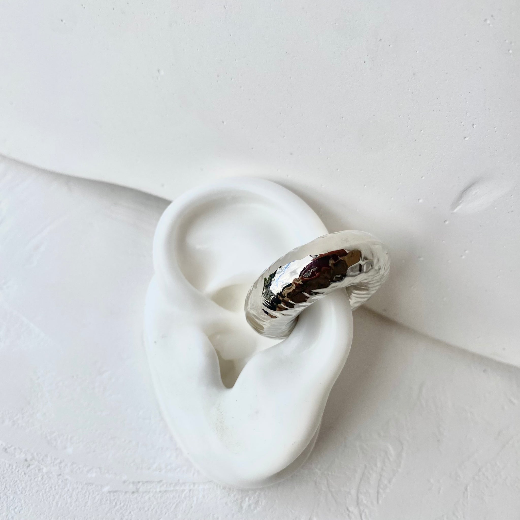 Earcuff Mule Repujada Silver