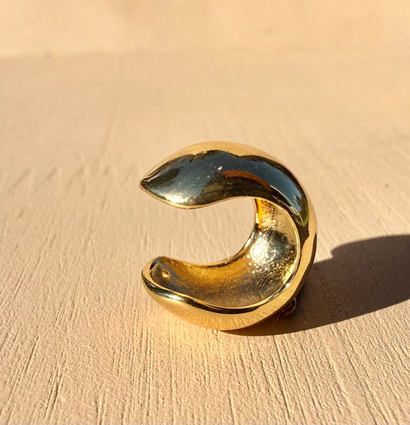 Earcuff cóncavo dorado