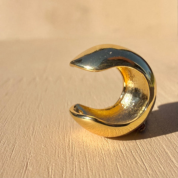 Earcuff cóncavo dorado