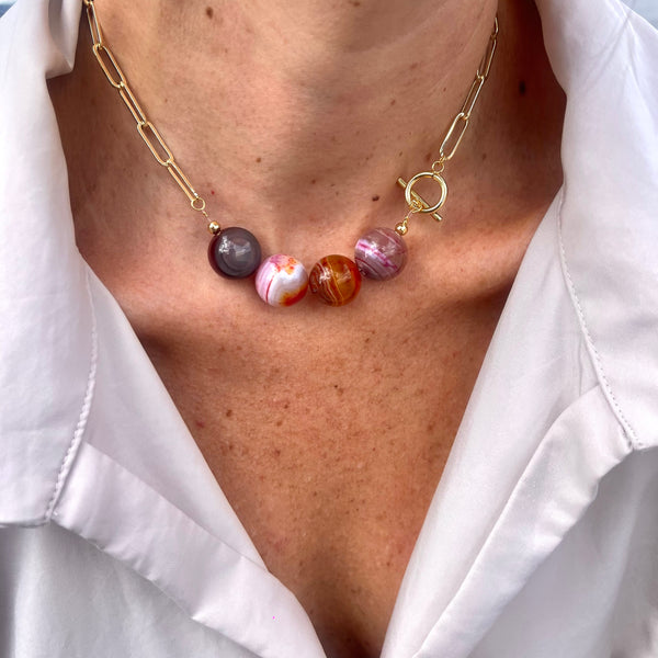 Cadena Agata Roja tierra