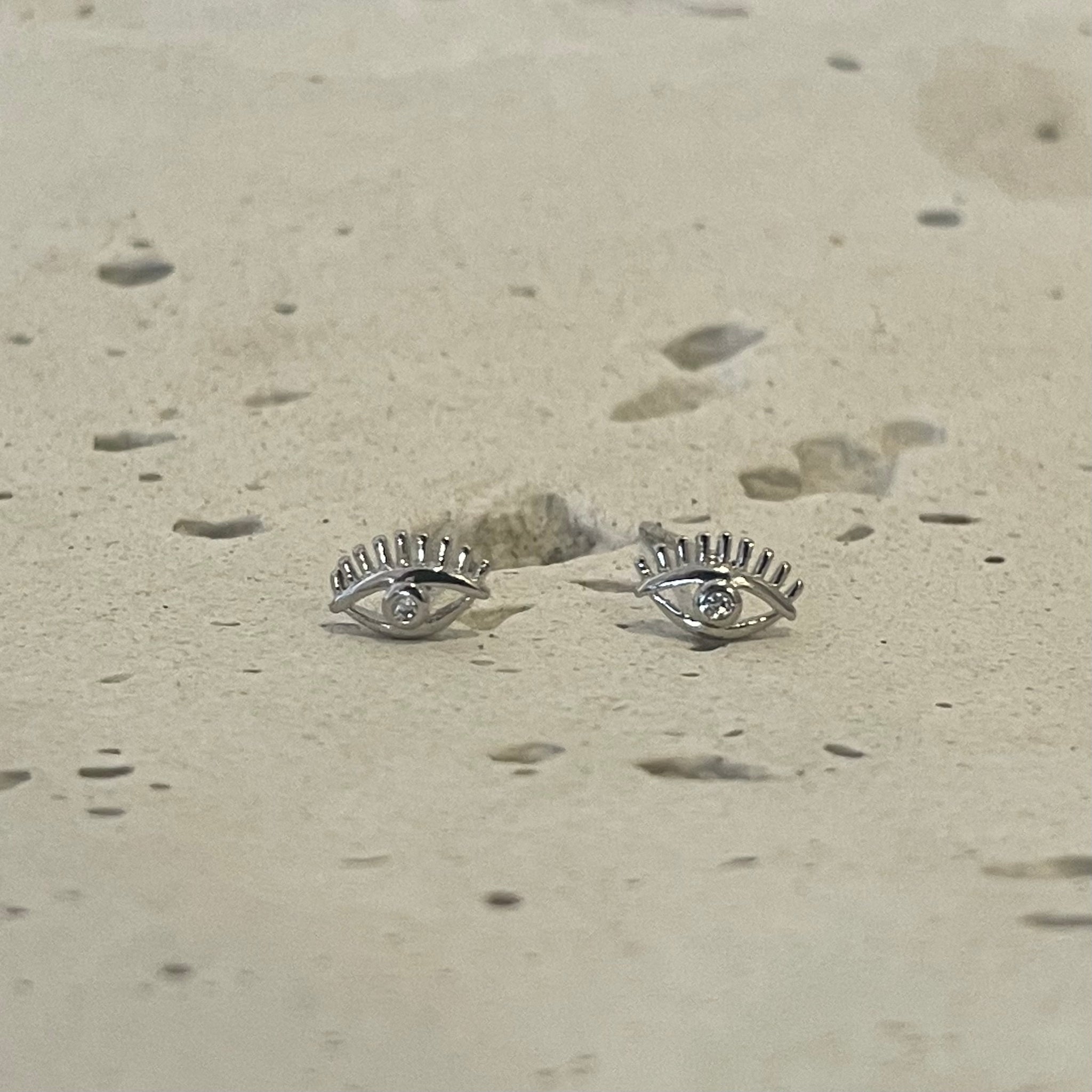 Topo Nazar ojo turco plateado - Arete protección mal de ojo minimalista