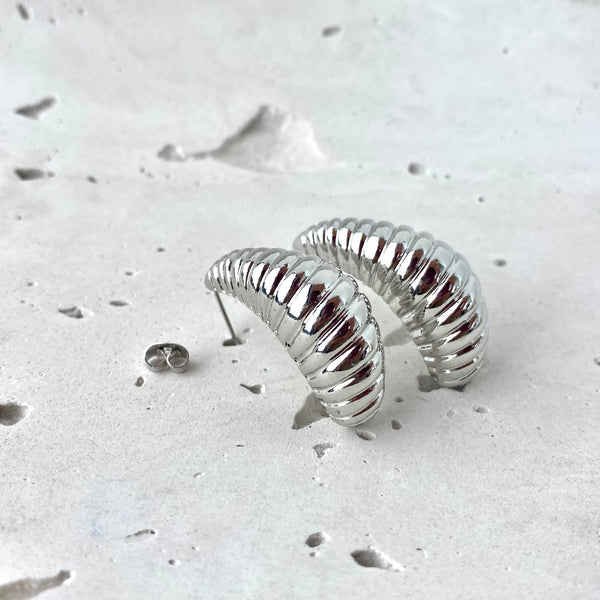 Pendientes Plateados Media Luna Acanalada - Aros Chunky Croissant