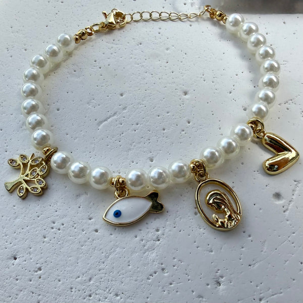 Modelo luciendo la Pulsera Deseos en la muneca combinacion arm party