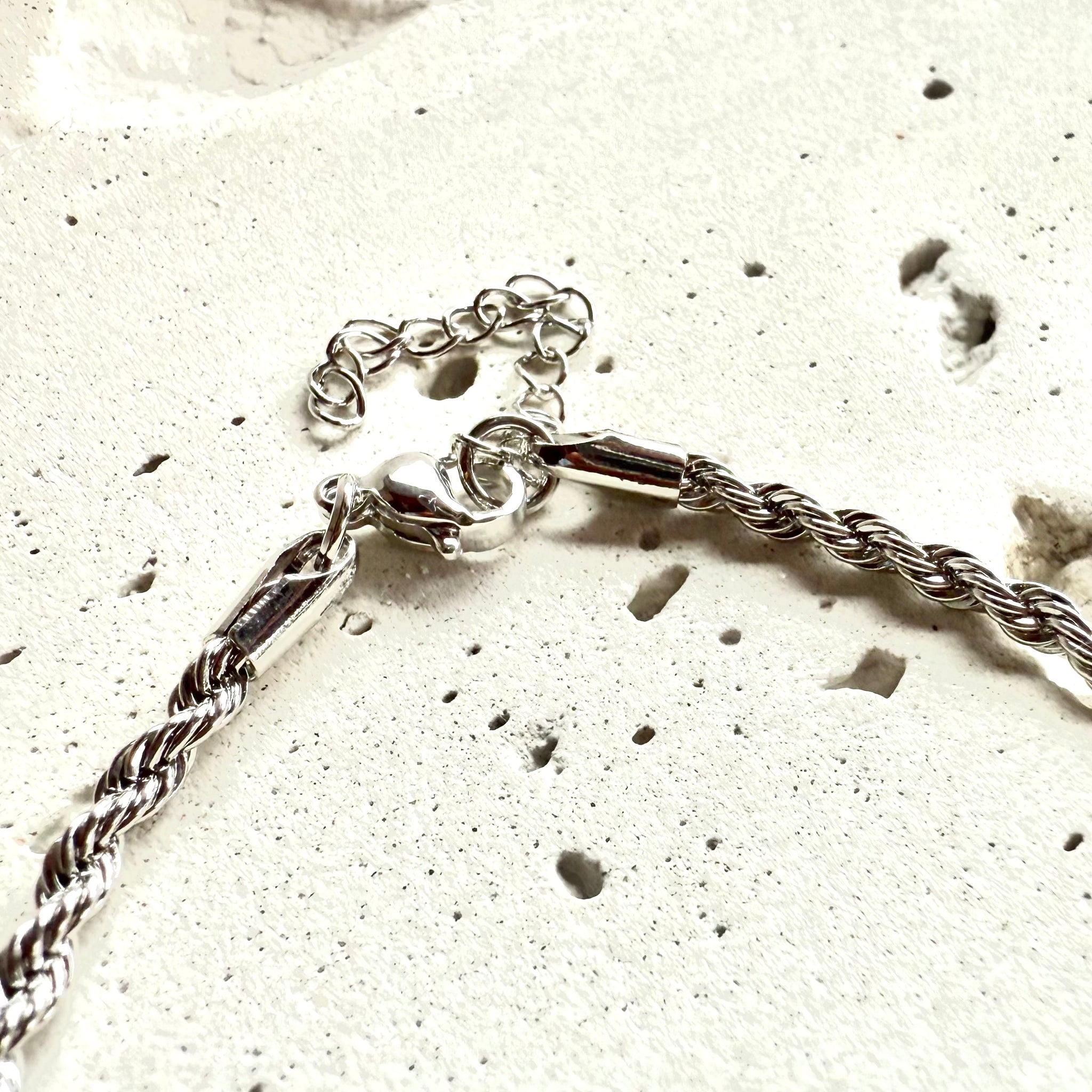 Detalle de Pulsera Donatellita en rodio - Joyería hipoalergénica