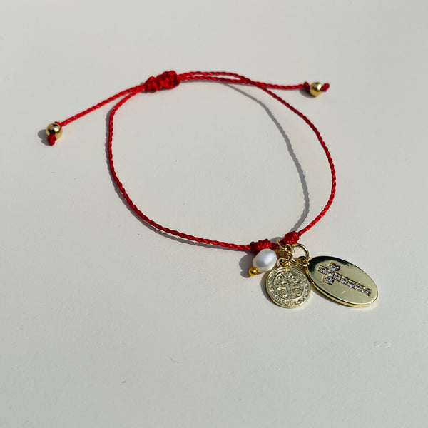 Pulsera hilo rojo con dije de san benito