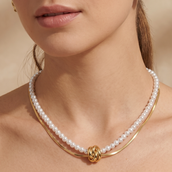 Collar doble cadena perlas sintéticas nacaradas y cadena dorada rodio MariaBolo, 4 aros entrelazados detalle premium set collar aretes mujer Colombia