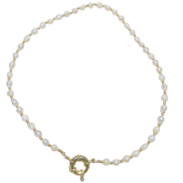 Collar de perlas de agua hecho a mano