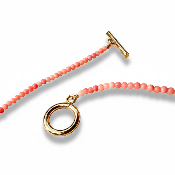 ciere broche en T collar coral con mano hamsa