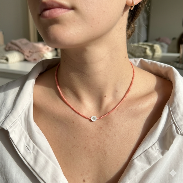 Collar coral mano hamsa dorada nácar broche rodio accesorio espiritual femenino MariaBolo