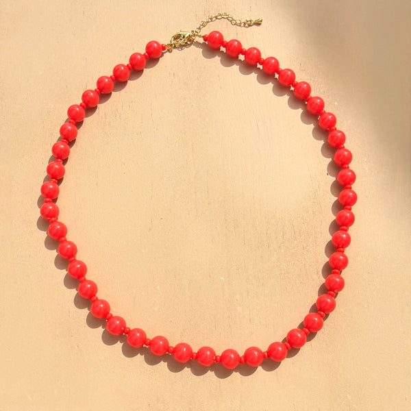 Collar pepas medianas rojo vibrante estilo long, collar statement versátil con cierre ajustable para mujer