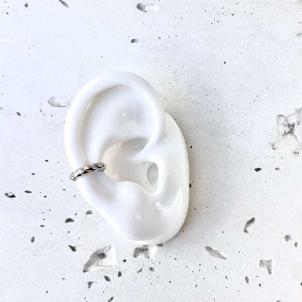Earcuff mini delicado plateado - Arete sencillo sin perforación hipoalergénico