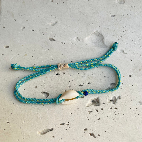 pulsera hecha a mano en hilo tejido trenza
