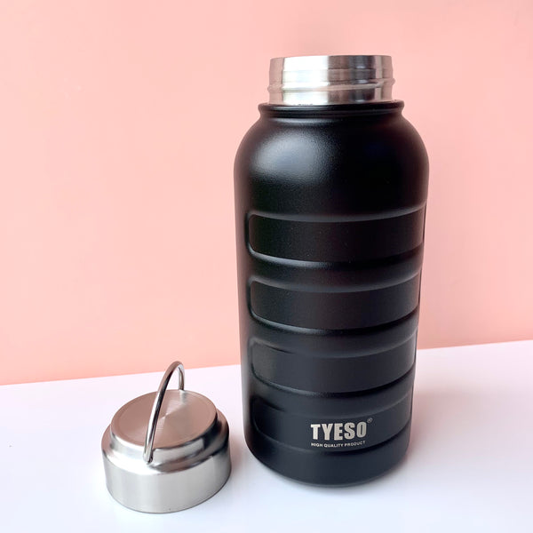 Termo  Metálico 750ml con agarradera Termo metálico, mantiene las temperaturas frío/calor hasta por 7 horas, con tapa en acero inoxidable y agarradera. Ideal para llevar tu bebida favorita a todos lados 😊🧋y reducir el consumo de envásese plásticos para ayudar nuestro planeta. Capacidad: 750 ML Alto: 20cm Diámetro: 8,5cm